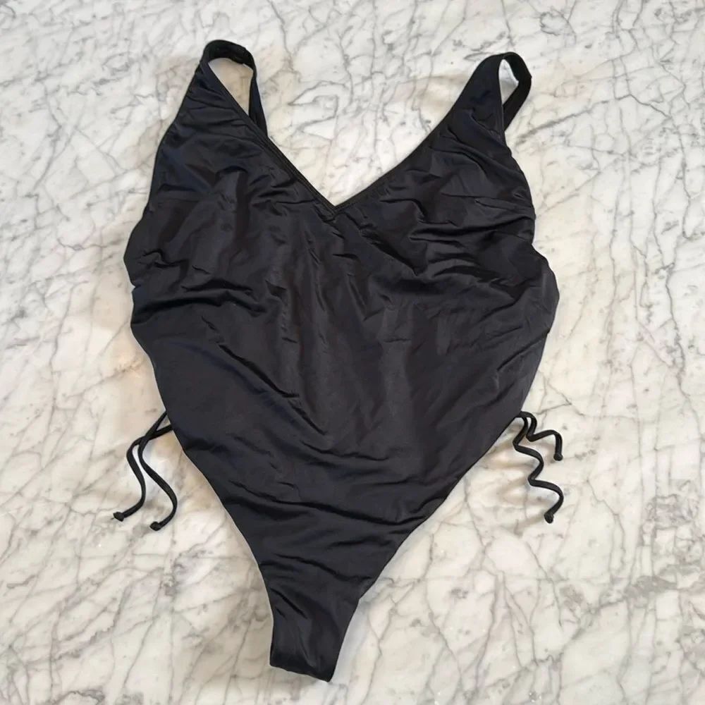 NWOT Good American Shine Cinch Plunge Cheeky One Piece Swimsuit Black Size 6 3X